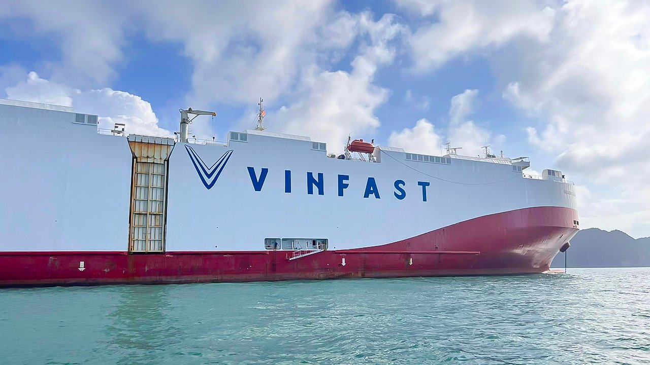 Cận cảnh tàu chở ô tô điện Vinfast PCTC - Silver Queen Vessel - Camlo5